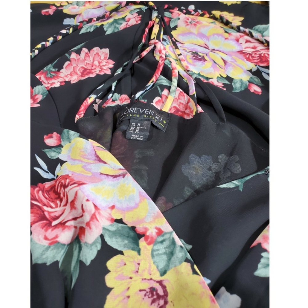 ➕ Forever 21 💜 Floral Romper Criss-cross Back - Picture 6 of 7